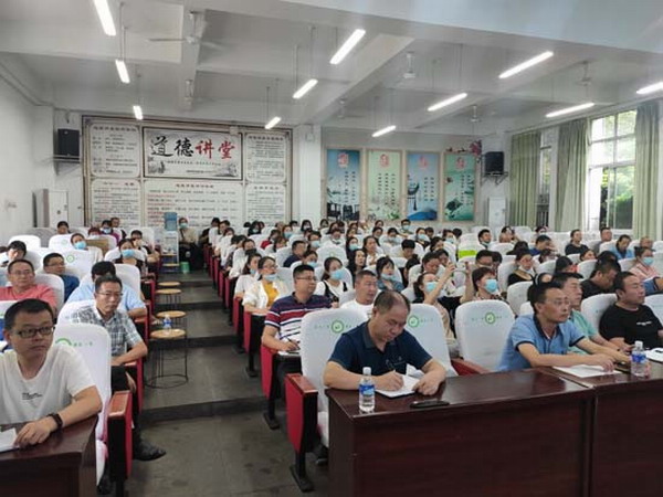 攀枝花市东区2020年GDP_攀枝花市东区美景图片(3)